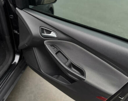 Чорний Форд Фокус, об'ємом двигуна 2 л та пробігом 347 тис. км за 5799 $, фото 16 на Automoto.ua