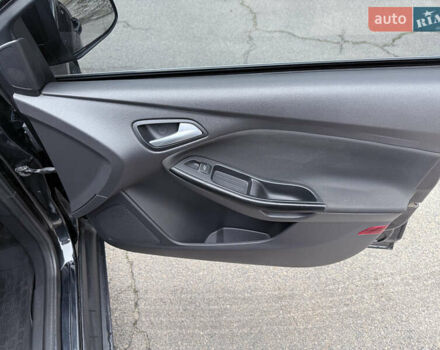 Черный Форд Фокус, объемом двигателя 1.6 л и пробегом 121 тыс. км за 7900 $, фото 3 на Automoto.ua