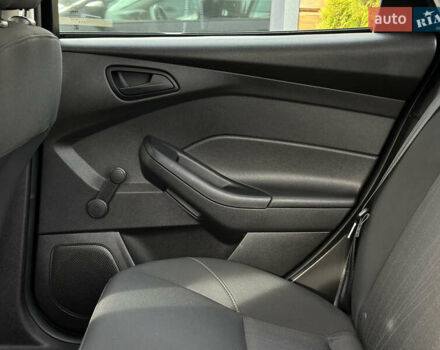 Чорний Форд Фокус, об'ємом двигуна 2 л та пробігом 121 тис. км за 9200 $, фото 46 на Automoto.ua