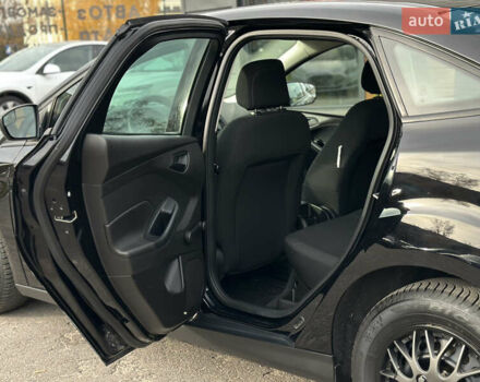 Чорний Форд Фокус, об'ємом двигуна 2 л та пробігом 121 тис. км за 9200 $, фото 43 на Automoto.ua