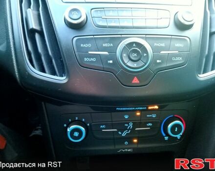 Чорний Форд Фокус, об'ємом двигуна 2 л та пробігом 49 тис. км за 9700 $, фото 2 на Automoto.ua