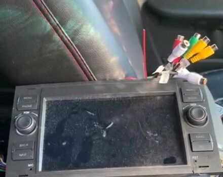 Форд Фокус 2005 у Лозовой на Automoto.ua Чорний Форд Фокус, об'ємом двигуна 1.6 л та пробігом 300 тис. км за 1700 $, фото 9 на Automoto.ua