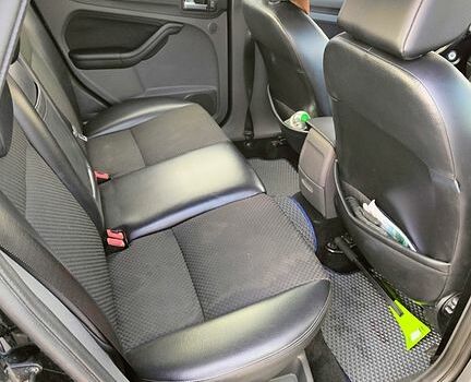 Черный Форд Фокус, объемом двигателя 1.6 л и пробегом 248 тыс. км за 3790 $, фото 5 на Automoto.ua