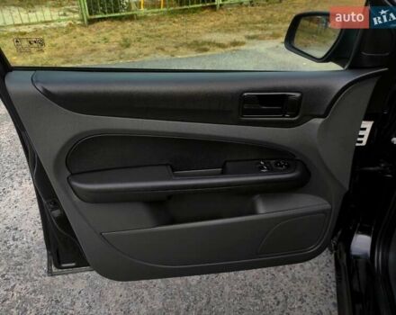 Черный Форд Фокус, объемом двигателя 1.6 л и пробегом 208 тыс. км за 4600 $, фото 13 на Automoto.ua