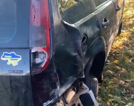 Форд Фокус 2005 у Лозовой на Automoto.ua Чорний Форд Фокус, об'ємом двигуна 1.6 л та пробігом 300 тис. км за 1700 $, фото 6 на Automoto.ua