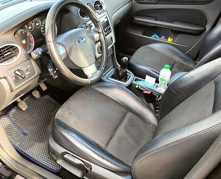 Черный Форд Фокус, объемом двигателя 1.6 л и пробегом 248 тыс. км за 3790 $, фото 6 на Automoto.ua