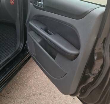 Черный Форд Фокус, объемом двигателя 1.6 л и пробегом 286 тыс. км за 4550 $, фото 6 на Automoto.ua