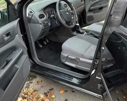 Черный Форд Фокус, объемом двигателя 1.6 л и пробегом 201 тыс. км за 5500 $, фото 2 на Automoto.ua