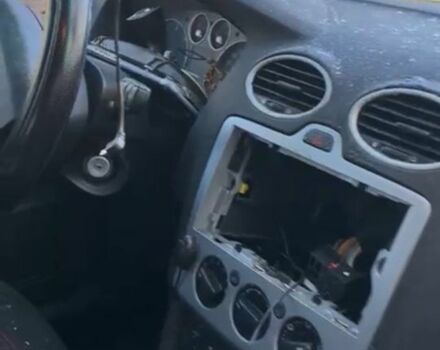 Форд Фокус 2005 у Лозовой на Automoto.ua Чорний Форд Фокус, об'ємом двигуна 1.6 л та пробігом 300 тис. км за 1700 $, фото 8 на Automoto.ua