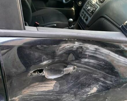 Черный Форд Фокус, объемом двигателя 1.6 л и пробегом 250 тыс. км за 2500 $, фото 5 на Automoto.ua