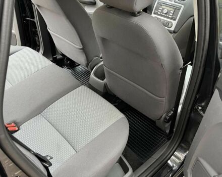 Черный Форд Фокус, объемом двигателя 1.6 л и пробегом 201 тыс. км за 5500 $, фото 5 на Automoto.ua