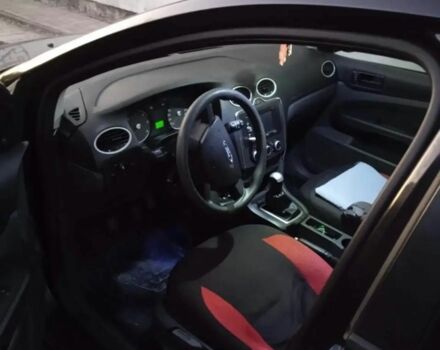 Черный Форд Фокус, объемом двигателя 1.6 л и пробегом 350 тыс. км за 4680 $, фото 2 на Automoto.ua