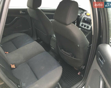 Черный Форд Фокус, объемом двигателя 1.6 л и пробегом 315 тыс. км за 3900 $, фото 4 на Automoto.ua