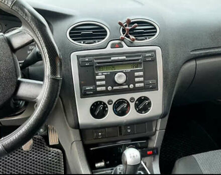 Черный Форд Фокус, объемом двигателя 1.6 л и пробегом 298 тыс. км за 3800 $, фото 5 на Automoto.ua