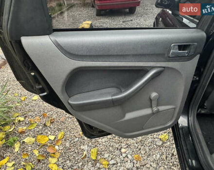 Черный Форд Фокус, объемом двигателя 1.6 л и пробегом 220 тыс. км за 2100 $, фото 16 на Automoto.ua