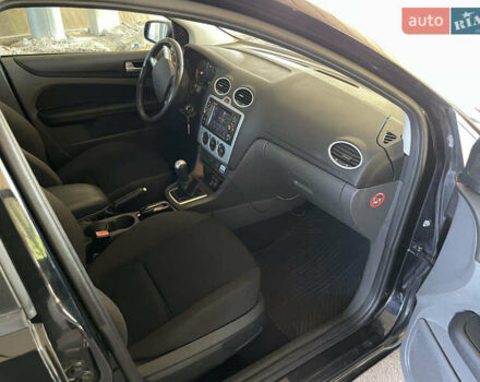 Черный Форд Фокус, объемом двигателя 1.6 л и пробегом 206 тыс. км за 4700 $, фото 7 на Automoto.ua