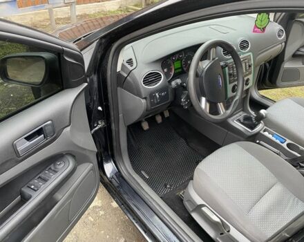 Черный Форд Фокус, объемом двигателя 1.6 л и пробегом 260 тыс. км за 4200 $, фото 6 на Automoto.ua