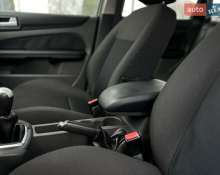 Черный Форд Фокус, объемом двигателя 1.8 л и пробегом 188 тыс. км за 5600 $, фото 25 на Automoto.ua