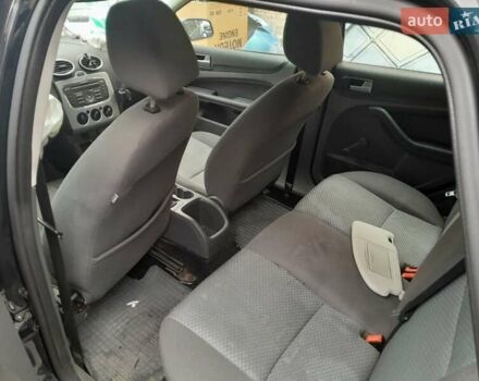 Черный Форд Фокус, объемом двигателя 1.39 л и пробегом 160 тыс. км за 1400 $, фото 2 на Automoto.ua