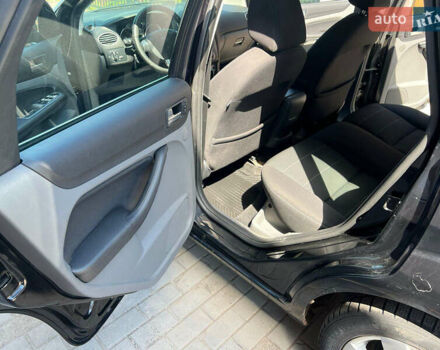 Черный Форд Фокус, объемом двигателя 1.6 л и пробегом 181 тыс. км за 5300 $, фото 6 на Automoto.ua