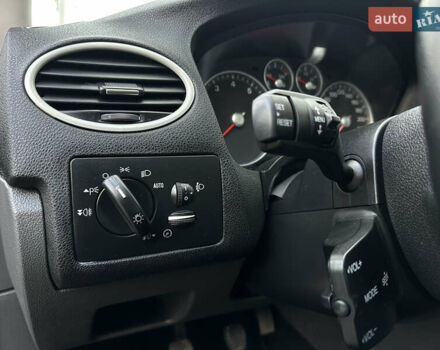 Черный Форд Фокус, объемом двигателя 1.8 л и пробегом 188 тыс. км за 5600 $, фото 21 на Automoto.ua