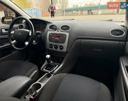 Черный Форд Фокус, объемом двигателя 1.6 л и пробегом 231 тыс. км за 4999 $, фото 6 на Automoto.ua