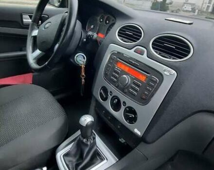 Черный Форд Фокус, объемом двигателя 1.6 л и пробегом 300 тыс. км за 4730 $, фото 5 на Automoto.ua