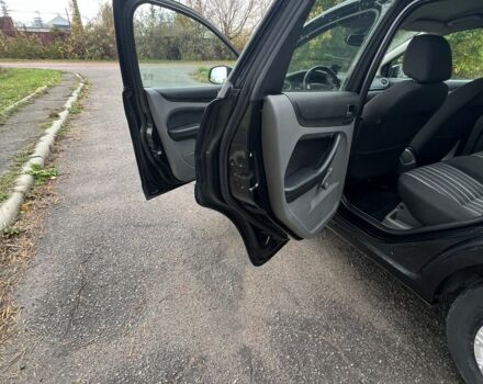 Черный Форд Фокус, объемом двигателя 1.6 л и пробегом 278 тыс. км за 4600 $, фото 9 на Automoto.ua