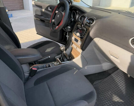 Черный Форд Фокус, объемом двигателя 1.6 л и пробегом 283 тыс. км за 5700 $, фото 51 на Automoto.ua