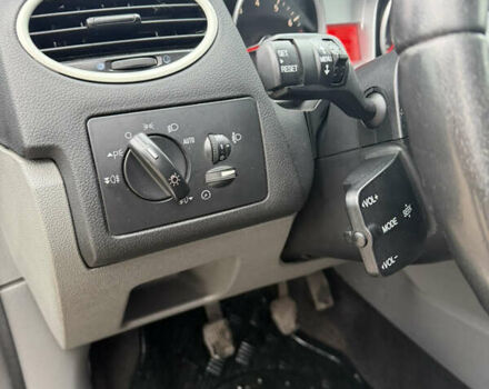 Черный Форд Фокус, объемом двигателя 1.6 л и пробегом 211 тыс. км за 4750 $, фото 17 на Automoto.ua