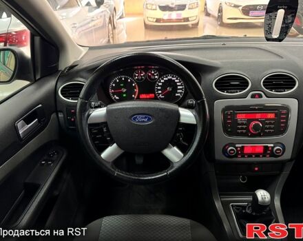 Черный Форд Фокус, объемом двигателя 1.6 л и пробегом 180 тыс. км за 5800 $, фото 7 на Automoto.ua