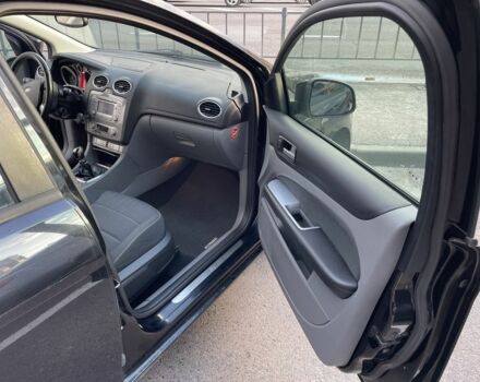 Черный Форд Фокус, объемом двигателя 1.6 л и пробегом 300 тыс. км за 5000 $, фото 14 на Automoto.ua