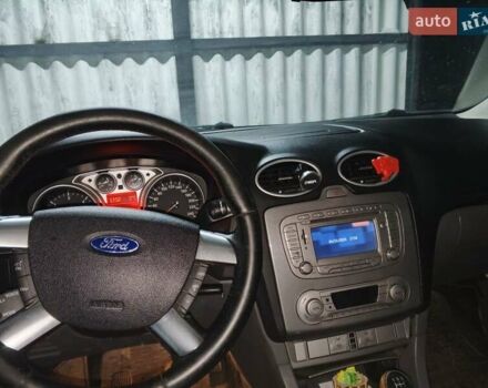Черный Форд Фокус, объемом двигателя 1.6 л и пробегом 320 тыс. км за 4500 $, фото 5 на Automoto.ua