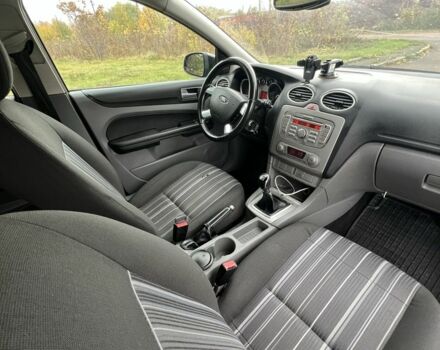 Черный Форд Фокус, объемом двигателя 1.6 л и пробегом 278 тыс. км за 4600 $, фото 11 на Automoto.ua