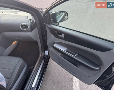 Чорний Форд Фокус, об'ємом двигуна 1.6 л та пробігом 261 тис. км за 5800 $, фото 5 на Automoto.ua