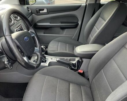 Черный Форд Фокус, объемом двигателя 1.6 л и пробегом 300 тыс. км за 5000 $, фото 2 на Automoto.ua