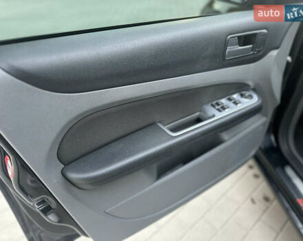 Черный Форд Фокус, объемом двигателя 1.56 л и пробегом 290 тыс. км за 5750 $, фото 10 на Automoto.ua