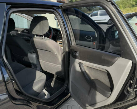 Черный Форд Фокус, объемом двигателя 1.6 л и пробегом 283 тыс. км за 5700 $, фото 48 на Automoto.ua