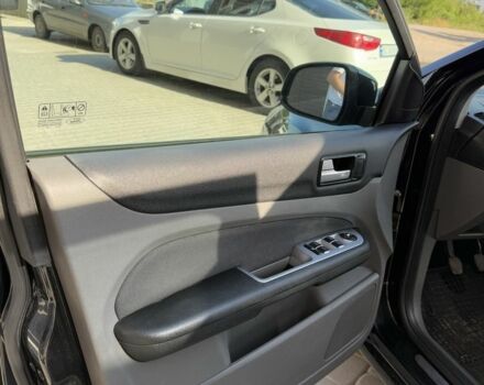 Черный Форд Фокус, объемом двигателя 1.6 л и пробегом 293 тыс. км за 5500 $, фото 15 на Automoto.ua