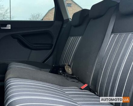 Черный Форд Фокус, объемом двигателя 1.6 л и пробегом 201 тыс. км за 5999 $, фото 11 на Automoto.ua