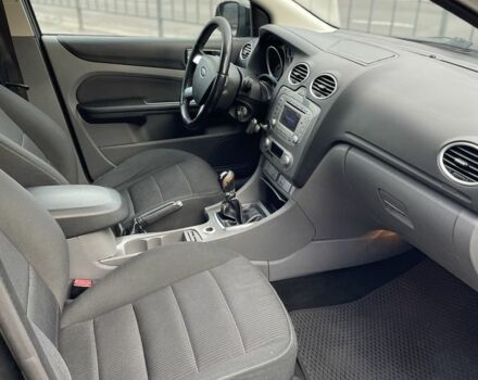 Черный Форд Фокус, объемом двигателя 1.6 л и пробегом 300 тыс. км за 5000 $, фото 6 на Automoto.ua