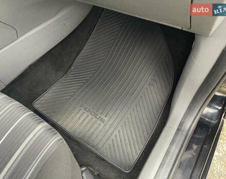 Черный Форд Фокус, объемом двигателя 1.6 л и пробегом 223 тыс. км за 6400 $, фото 59 на Automoto.ua