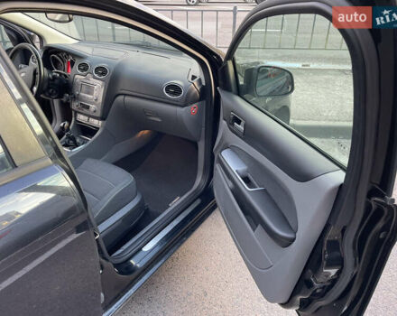 Черный Форд Фокус, объемом двигателя 1.6 л и пробегом 260 тыс. км за 5400 $, фото 26 на Automoto.ua