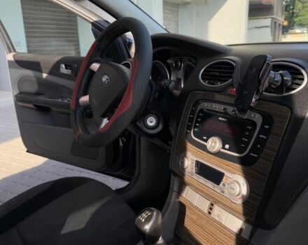 Черный Форд Фокус, объемом двигателя 1.6 л и пробегом 293 тыс. км за 5500 $, фото 12 на Automoto.ua