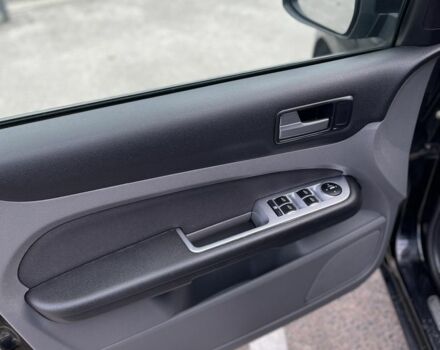 Черный Форд Фокус, объемом двигателя 1.6 л и пробегом 300 тыс. км за 5000 $, фото 16 на Automoto.ua