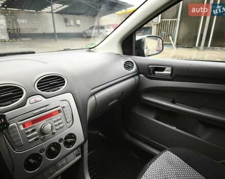 Черный Форд Фокус, объемом двигателя 1.6 л и пробегом 190 тыс. км за 5200 $, фото 10 на Automoto.ua