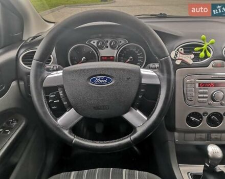 Черный Форд Фокус, объемом двигателя 1.8 л и пробегом 300 тыс. км за 5900 $, фото 14 на Automoto.ua