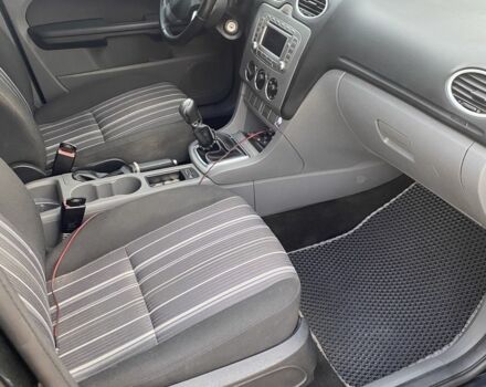 Черный Форд Фокус, объемом двигателя 1.8 л и пробегом 290 тыс. км за 6100 $, фото 6 на Automoto.ua