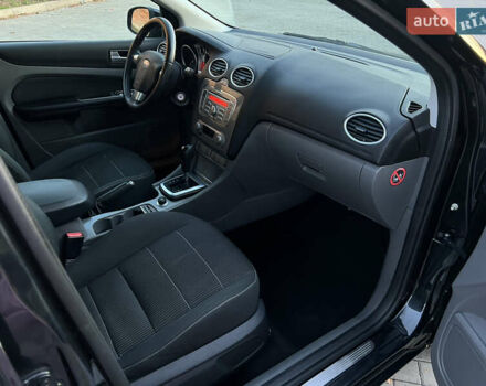 Черный Форд Фокус, объемом двигателя 1.6 л и пробегом 225 тыс. км за 6500 $, фото 14 на Automoto.ua