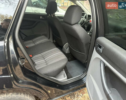 Черный Форд Фокус, объемом двигателя 1.6 л и пробегом 256 тыс. км за 5700 $, фото 9 на Automoto.ua